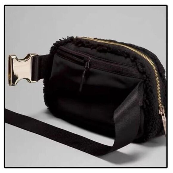 NWT Lululemon Everywhere Belt Bag Fleece Black - Picture 9 of 15
